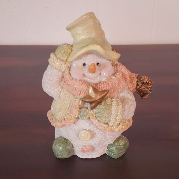 Adorable Vintage K's Collection Pastel Snowman Resin Figurine - Picture 1 of 9